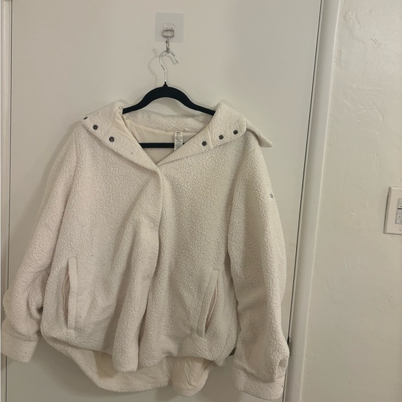 Alo micro Sherpa shacket ivory - pilling and natural wear and tear - Picture 2 of 7